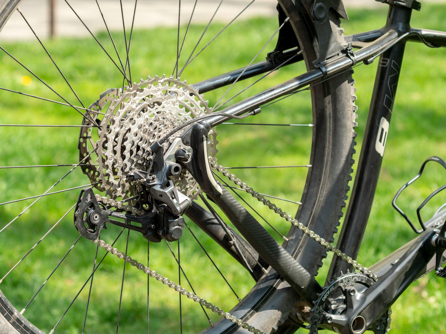 Uczestnicy Półmaratonu Koło 2026 i widok na samoloty podczas pokazów lotniczych Air SKY 2026